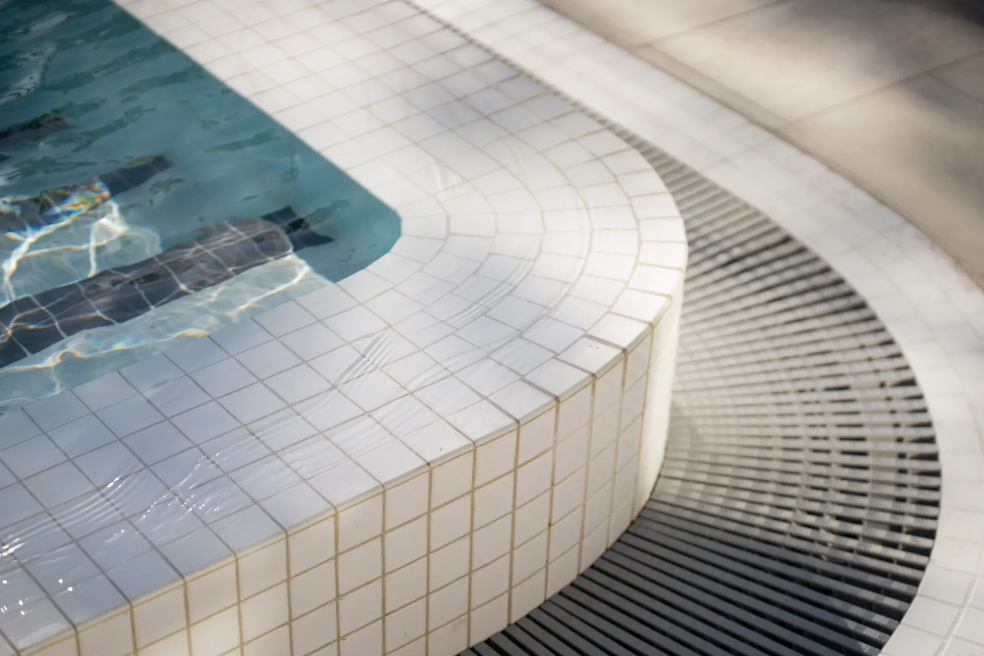 pool corner detail Avara